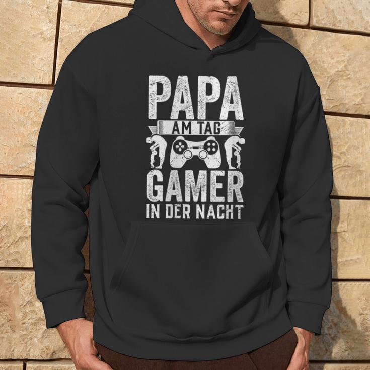 Damen Gaming Dad Papa Am Tag Gamer In Der Nacht Mit-Ausschnitt Kapuzenpullover Lebensstil