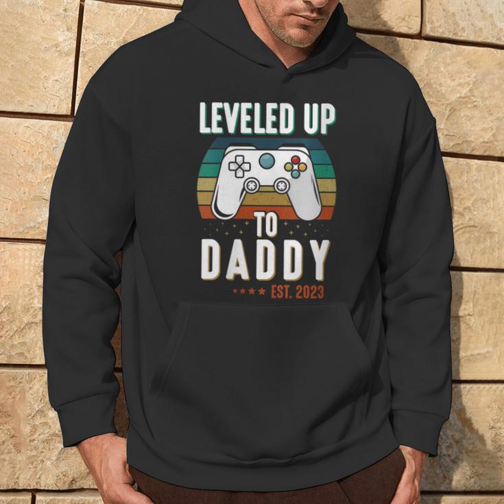 Damen Level Up To Daddy 2023 Werdender Gaming Papa Mit-Ausschnitt Kapuzenpullover Lebensstil