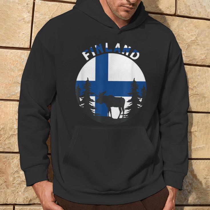 Elch & Waldmotiv Hoodie im Finland-Flaggen Design Lebensstil