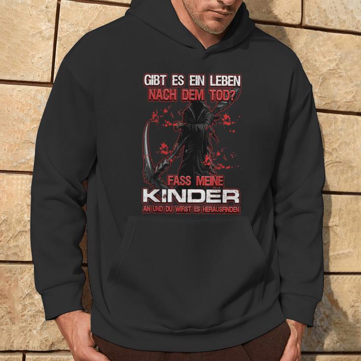 Gibt Es Leben Nach Dem Tod Fass Mein Kind Nicht An Children's Hoodie Lebensstil