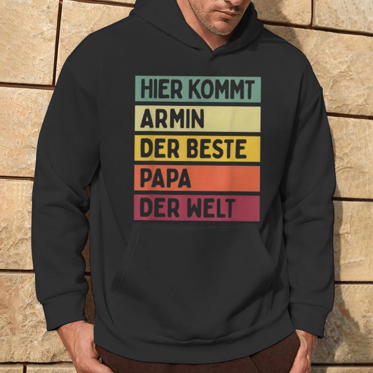 Herren Hier Kommt Armin Der Beste Papa Der Weltatertag Retro Kapuzenpullover Lebensstil