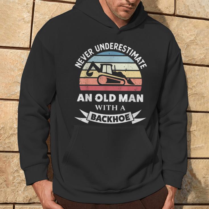 Herren Old Man With A Backhoe Lustiger Bagger Geschenk Papa Kapuzenpullover Lebensstil