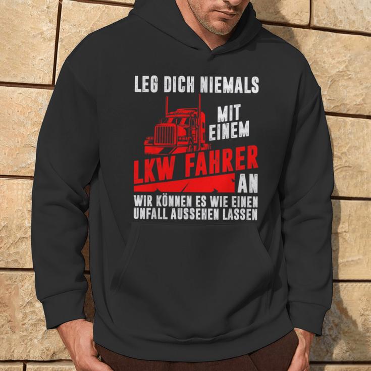 Leg Dich Niemals Mit Einem Truck-Dahrer An Trucker S Hoodie Lebensstil