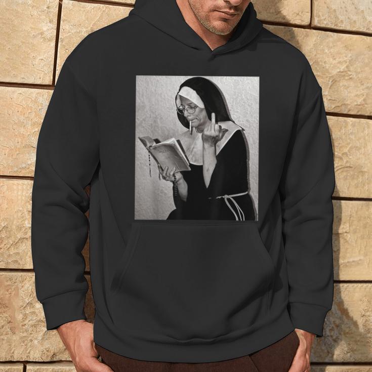 Nun Middle Finger Attitude Novelty Nun Unholy Hoodie Lebensstil