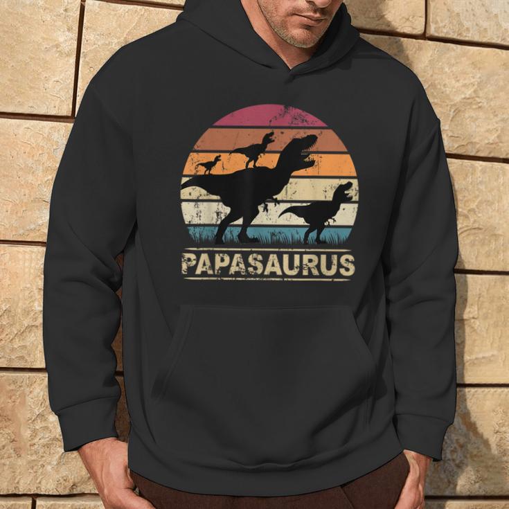 Papasaurus Dinosaur With Papaon Drei Kinder Dino Triplets Kapuzenpullover Lebensstil