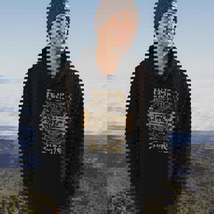 Sweat à capuche Noir Février Génial 20 Ans Design Vintage Doré Lifestyle