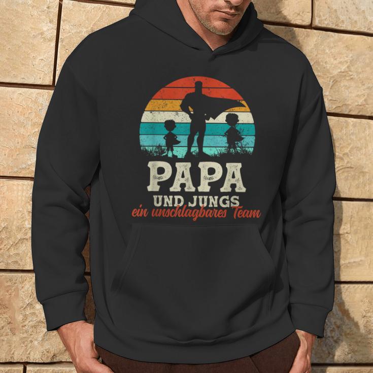 Team Papa Zwei Söhne Kinder Jungsatertag Bester Super Papa Kapuzenpullover Lebensstil