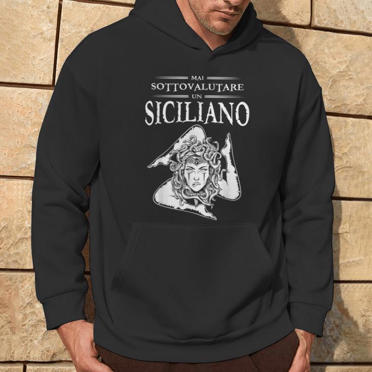 Never Underestimate A Sicilian Trinacria Sicilia Heraldik Hoodie Lifestyle