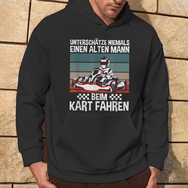 Underschatz Nie Eine Alten Mann Beim Kart Fahren Gokart Hoodie Lebensstil