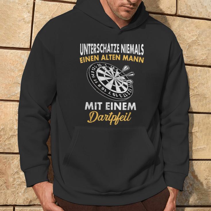 Underschätze Niemals Einen Old Mann Mit Einem Dartpfeil Hoodie Lebensstil