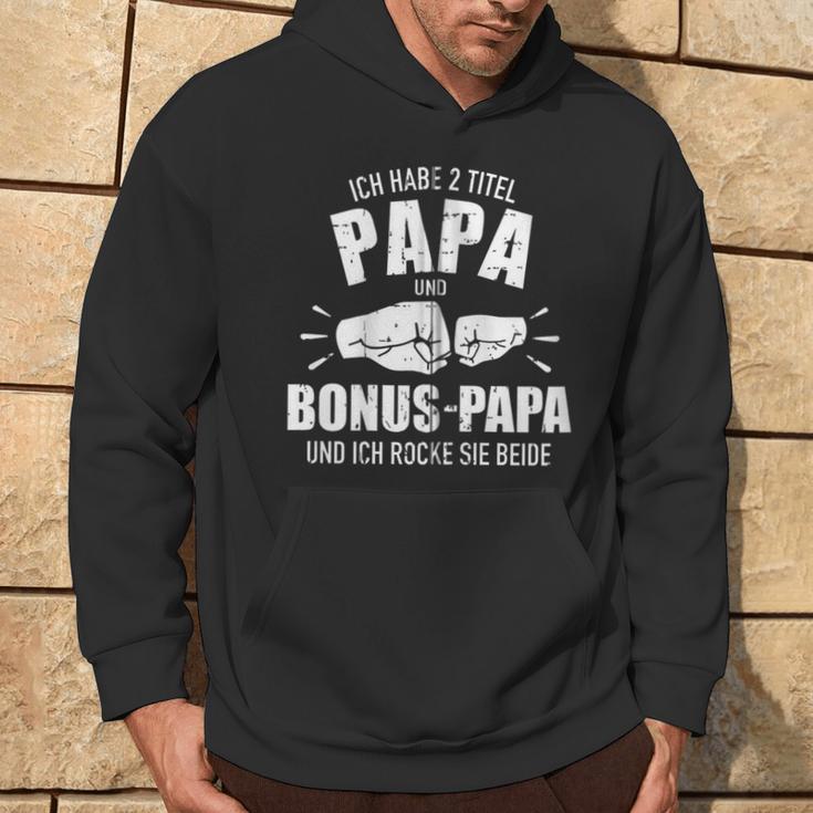 Zwei Titel Papa Und Bonus Papa Und Rocke Sie Beide Fäuste Kapuzenjacke Kapuzenpullover Lebensstil