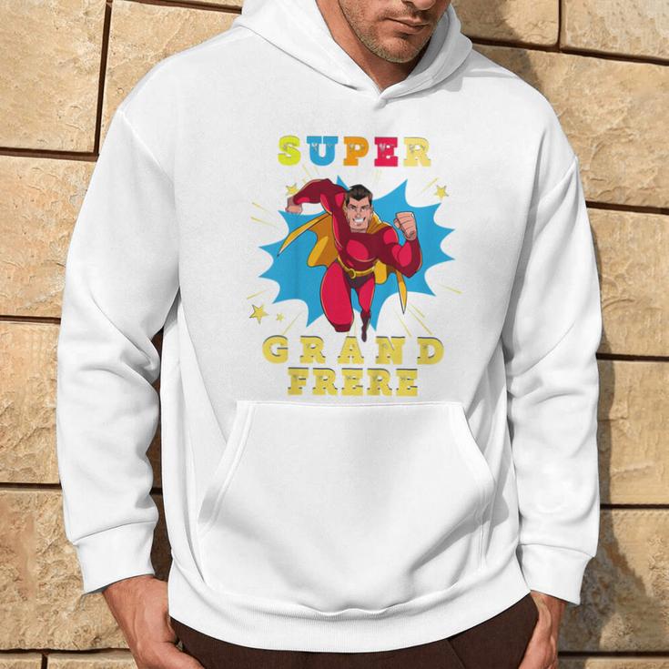 Le sweat à capuche : la tendance mode des jeunes
