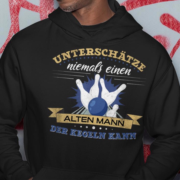 Alter Mann Der Kegeln Kann Für Pensioner Und Sportkegler Hoodie Lustige Geschenke