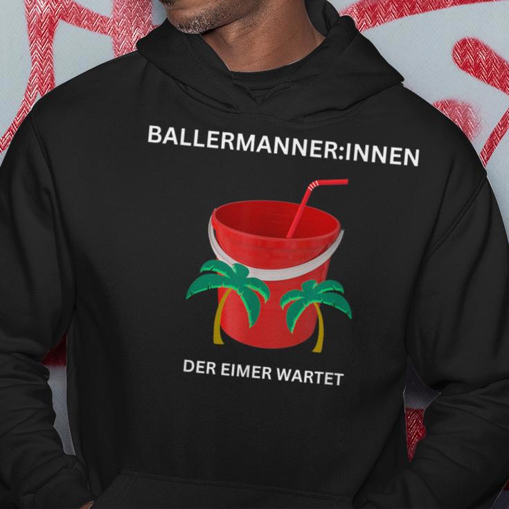 BallermannerInnen Der Eimer Wartet S Hoodie Lustige Geschenke