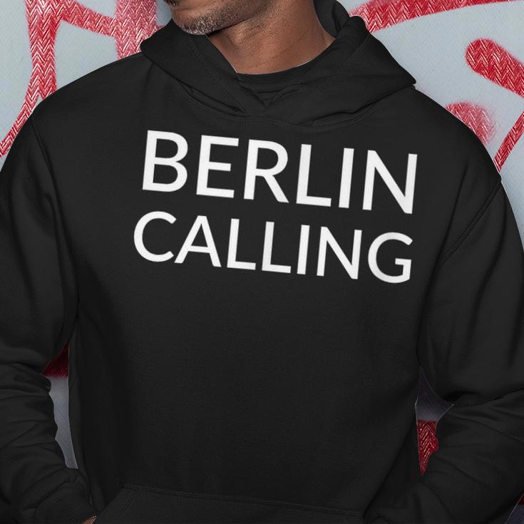 Berlin Calling Hoodie für Herren mit Schwarzem Aufdruck, Modisches Design Lustige Geschenke