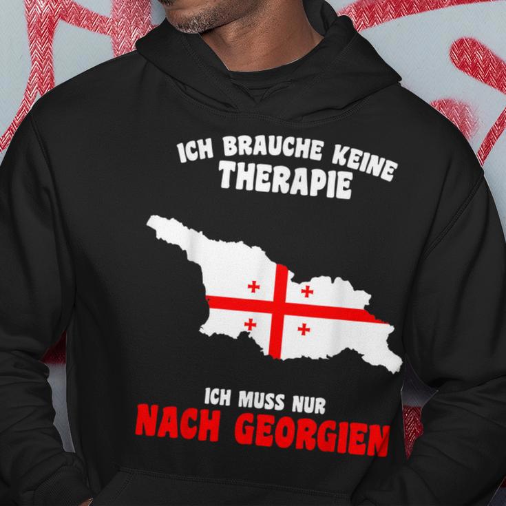 Brauche Keine Therapie Ich Muss Nur Nach Georgien Hoodie Lustige Geschenke