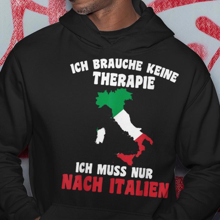 Brauche Keine Therapie Ich Muss Nur Nach Italy Kapuzenpullover Lustige Geschenke