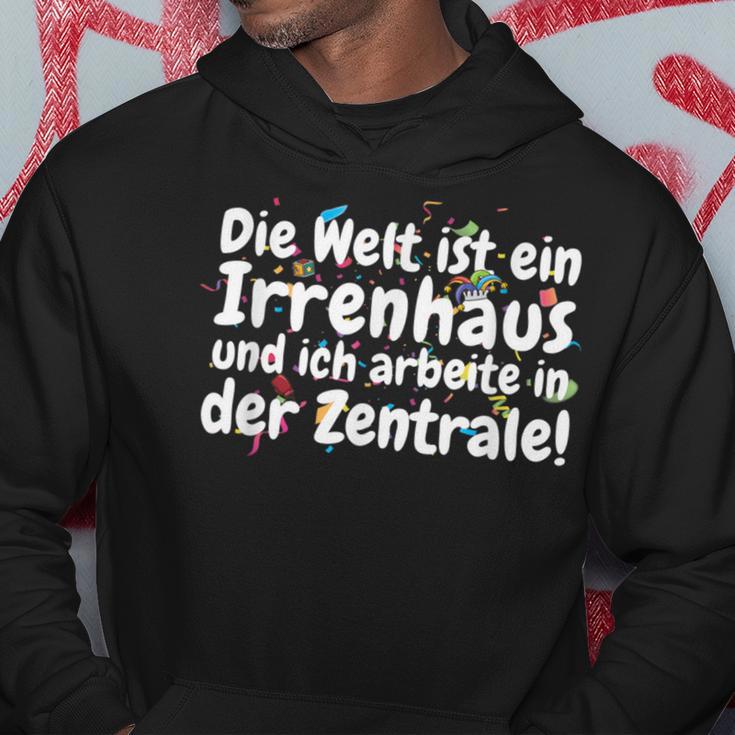 Die Welt Ist Ein Irrenhaus Und Ich Arbeite In Der Zentrale The World Is Hoodie Lustige Geschenke