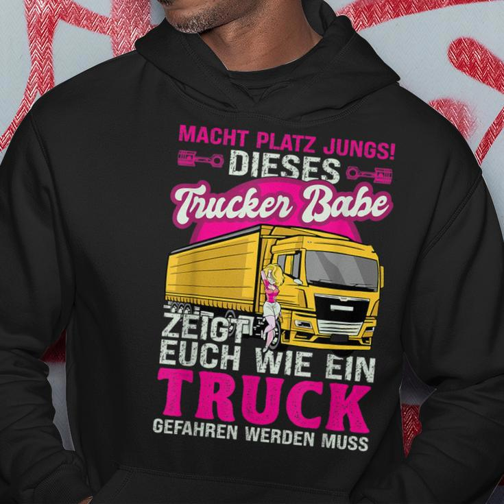Dieses Trucker Babe Shows Euch Wie Ein Truck Gefahren Wird Hoodie Lustige Geschenke