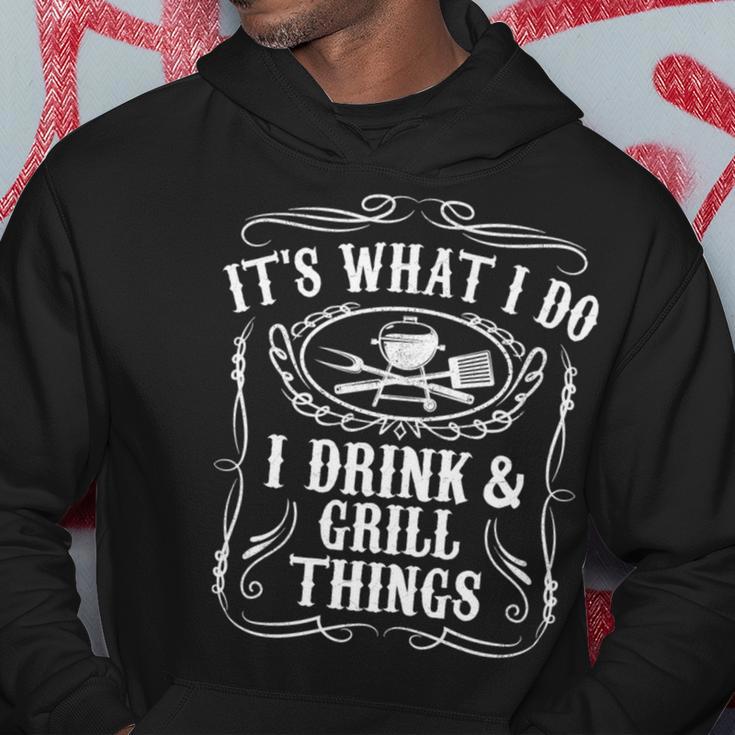 I Drink And I Grill Things Lustiges Grillgeschenk Für Papa Kapuzenpullover Lustige Geschenke