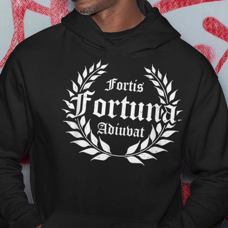 Fortis Fortuna Adiuvat Den Mutigen Hilft Das Glück Hoodie Lustige Geschenke