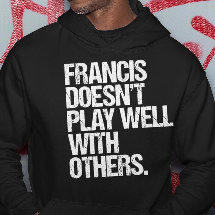 Francis Spielt Nicht Gut Mit Anderen Zusammen Lustig Sarkastisch Hoodie Lustige Geschenke