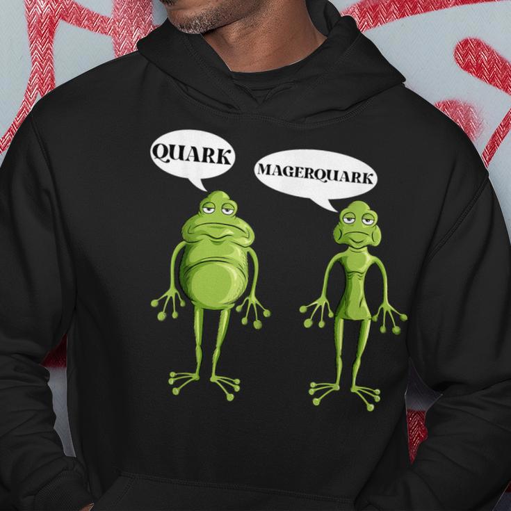 Frosch Macht Quark Diät Magerquark Wortspiel Schwarzes Hoodie Lustige Geschenke