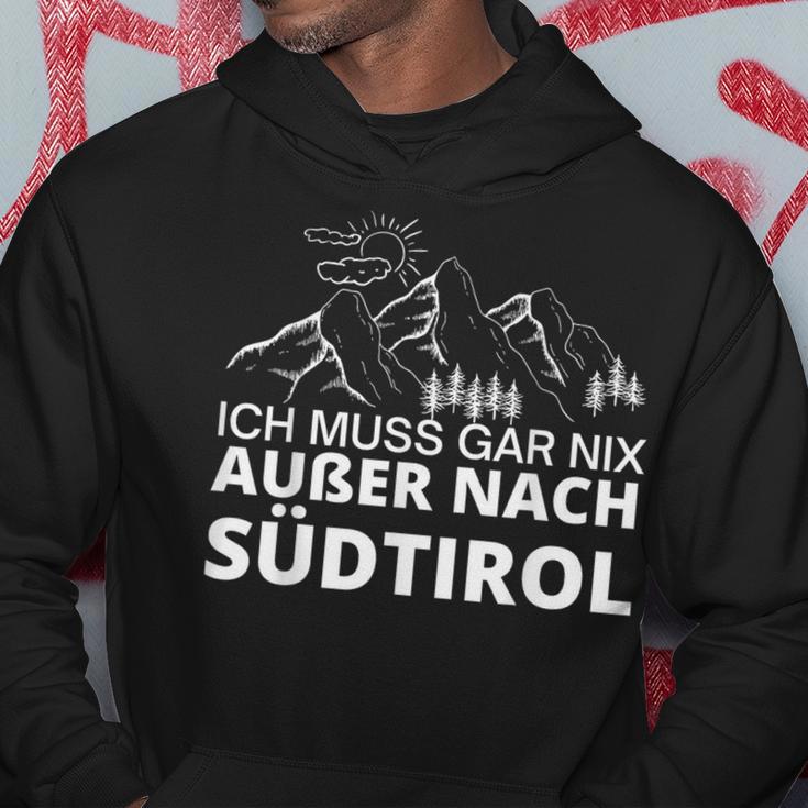 With German Text Ich Muss Gar Nix Außer Nach Südtirol Hoodie Lustige Geschenke