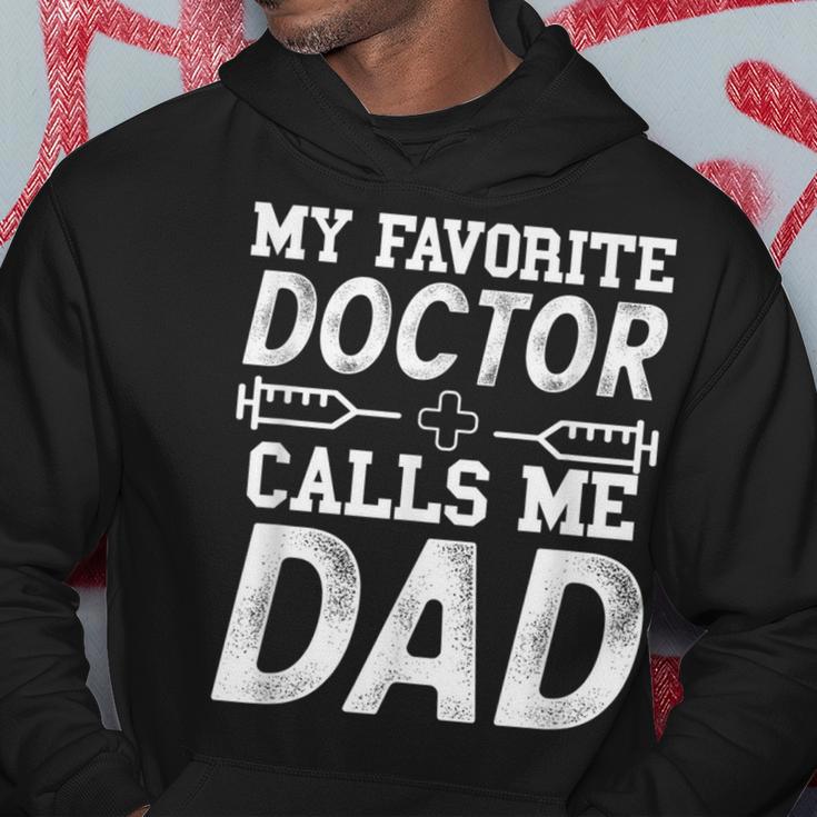 Herren My Favorite Doctor Calls Me Dad Geschenk Für Papaon Dr Kapuzenpullover Lustige Geschenke