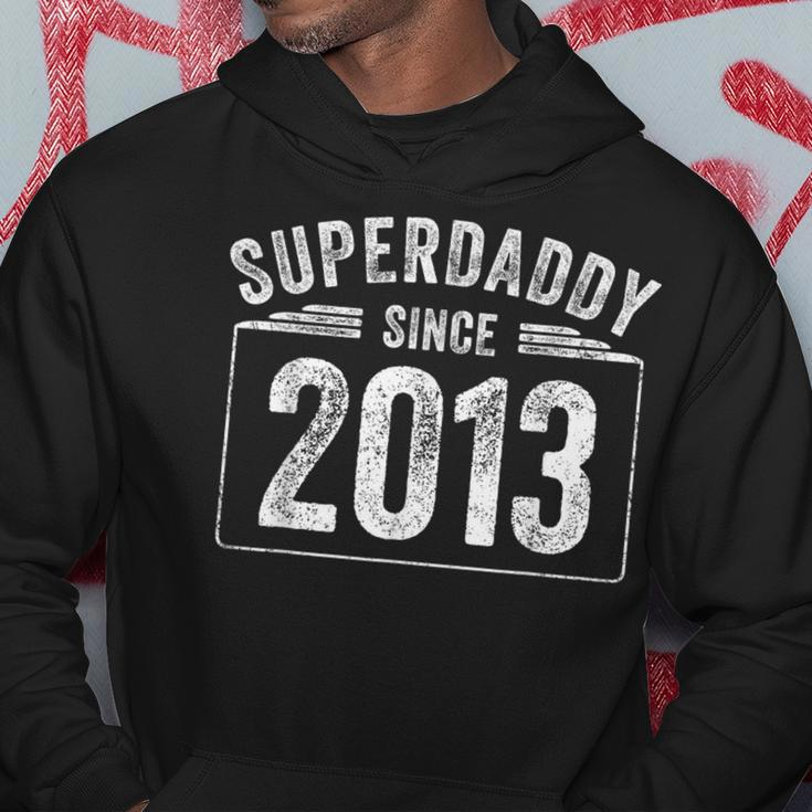 Herren Superdaddy Seit 2013 Ater Papa Geschenke Zumatertag Kapuzenpullover Lustige Geschenke