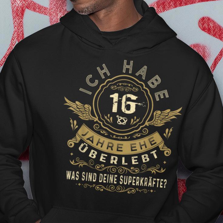 Ich Habe 16 Jahre Ehe Überlebt Was Sind Deine Superkräfte German Hoodie Lustige Geschenke