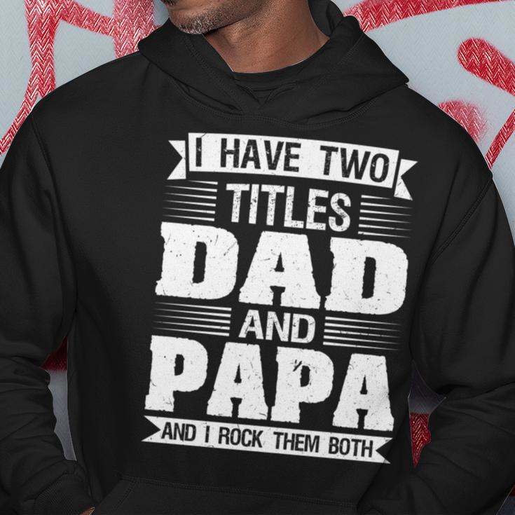 Ich Habe Zwei Titel Dad Und Papa Und Ich Rocken Sie Beide Kapuzenpullover Lustige Geschenke