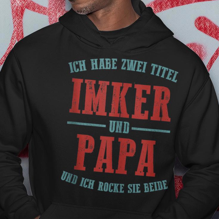 Ich Habe Zwei Titel Imker Und Papa Und Ich Rocke Beide Kapuzenpullover Lustige Geschenke