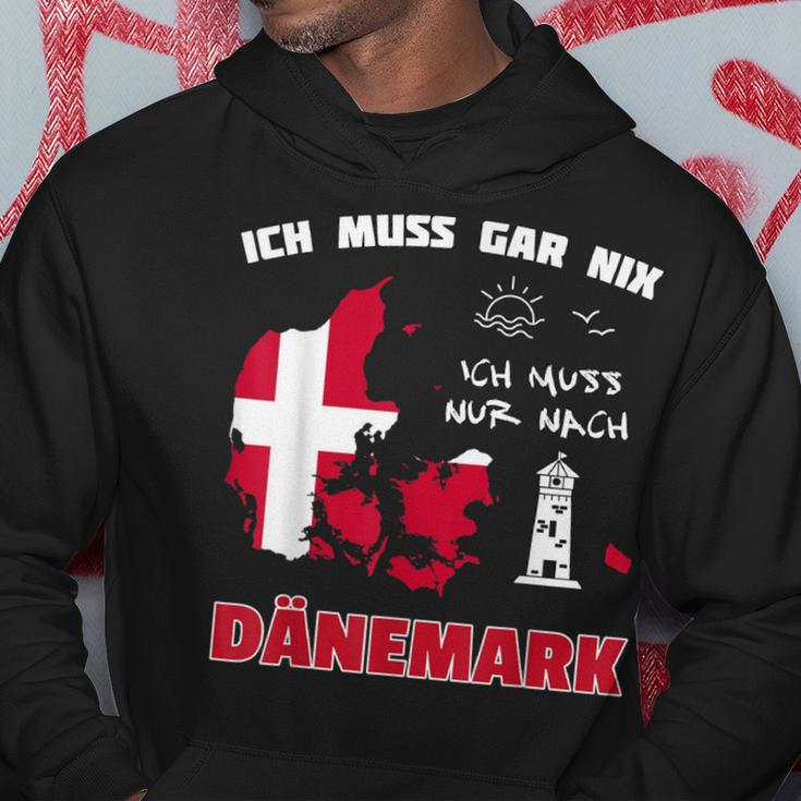 Ich Muss Gar Nix Muss Nur Nach Denmark Hoodie Lustige Geschenke