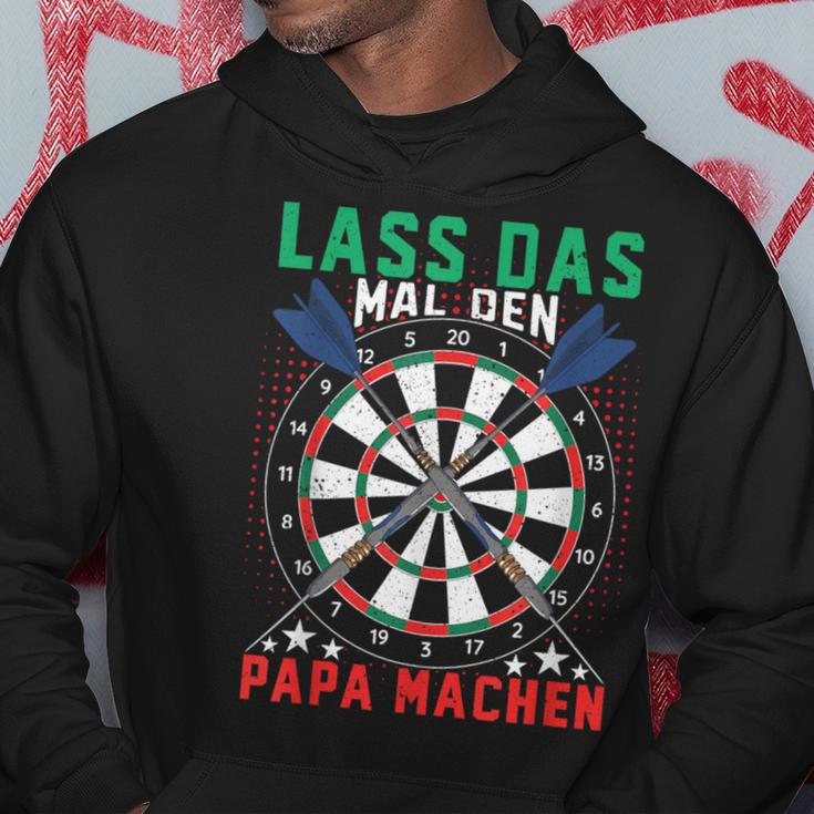 Lass Das Mal Den Papa Machen Darts Player Kapuzenpullover Lustige Geschenke