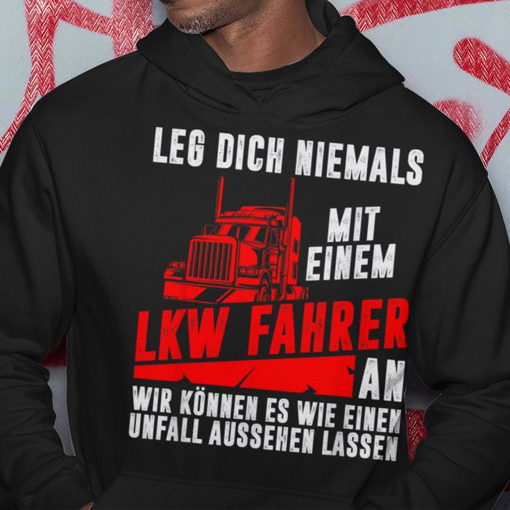 Leg Dich Niemals Mit Einem Truck-Dahrer An Trucker S Hoodie Lustige Geschenke