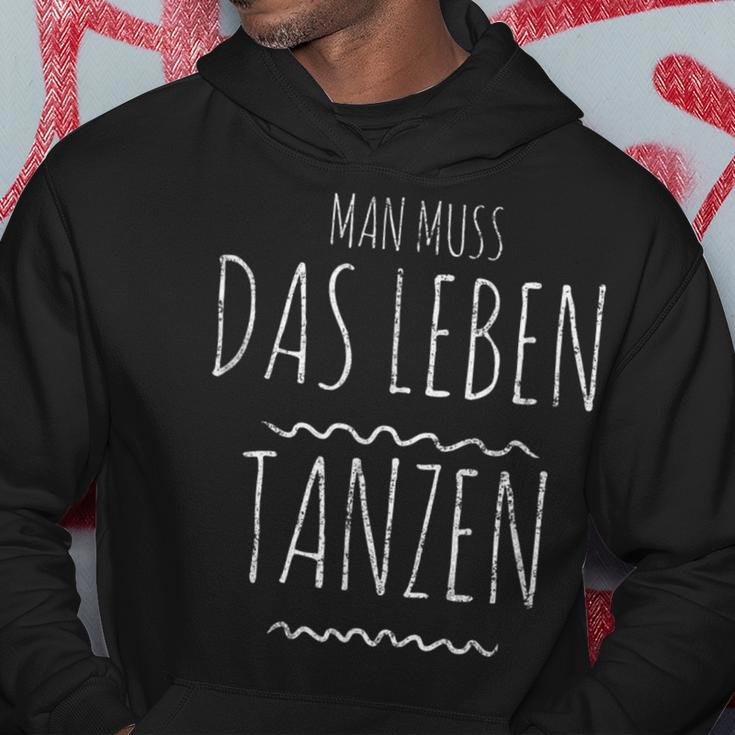 Man Muss Das Leben Tanzen Man Muss Das Leben Tanz Kapuzenpullover Lustige Geschenke