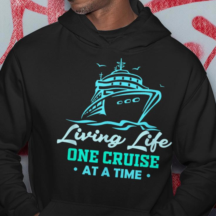 Matching Living Life Eine Kreuzfahrt Nach Der Anderen Lustiges Kreuzfahrtschiff Hoodie Lustige Geschenke