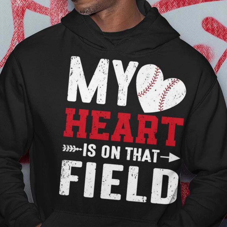 Mein Herz Ist Auf Dem Feld Baseball Papa Kapuzenpullover Lustige Geschenke