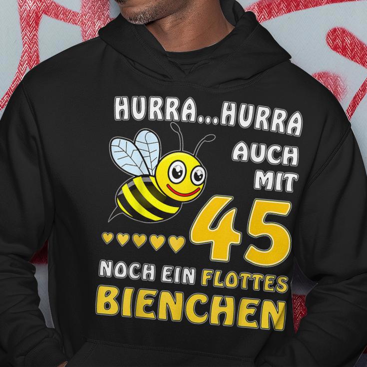 Mit 45 Noch Ein Flottes Bienchen 45 Geburtstag 45 Hoodie Lustige Geschenke