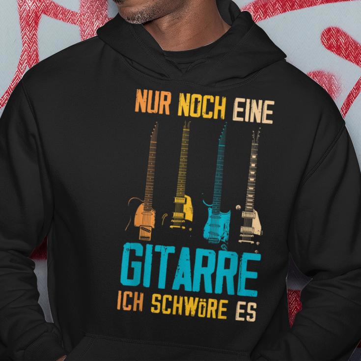 Nur Noch Eine Gitarre Ich Schwöre Es Guitarist Hoodie Lustige Geschenke