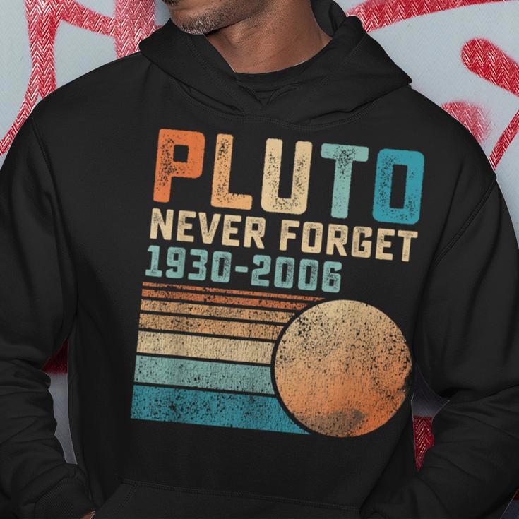 Pluto Never Forget 1930-2006 Vintage Hoodie, Retro Design Lustige Geschenke