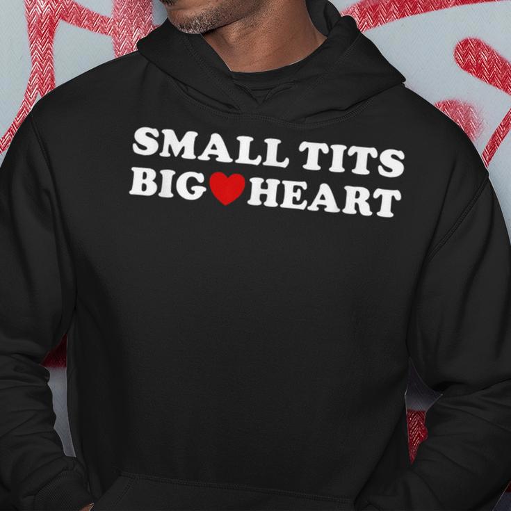 Small Tittis Big Heart Kapuzenpullover Lustige Geschenke