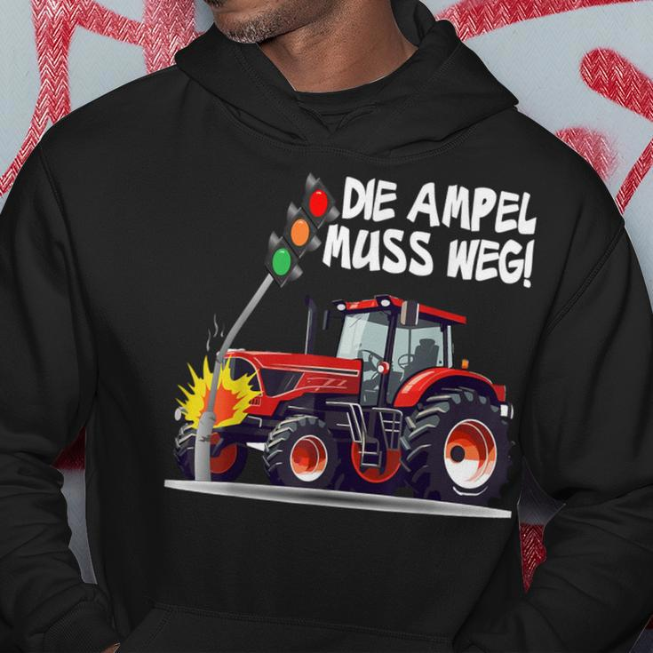 With Traktor Rammt Ampel Die Ampel Muss Weg Hoodie Lustige Geschenke