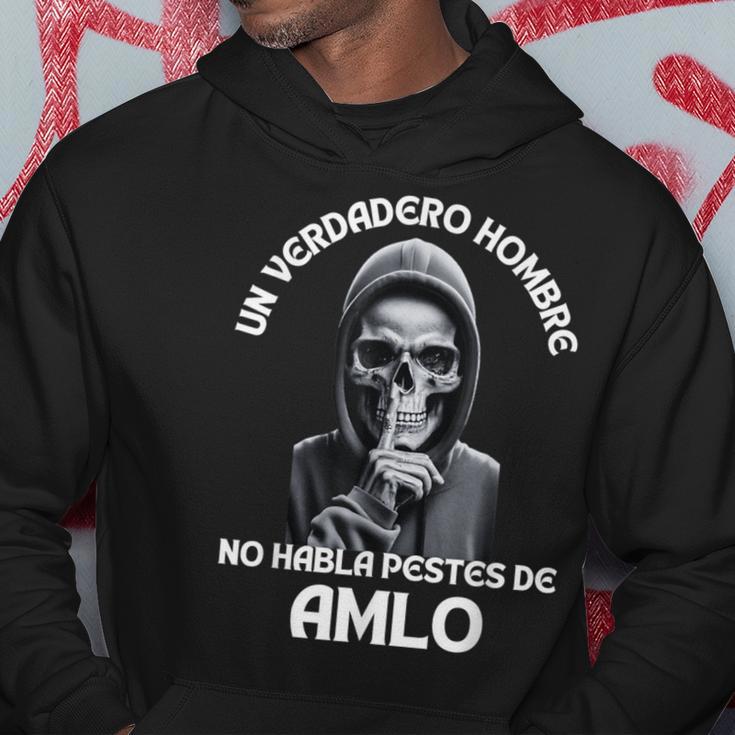 Un Verdadero Hombre No Habla Pestes De Amlo Amlo President Hoodie Unique Gifts