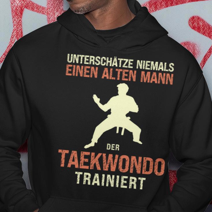 Underschätze Niemal Old Man Taekwondo Grandpa Dad Jumper Kapuzenpullover Lustige Geschenke