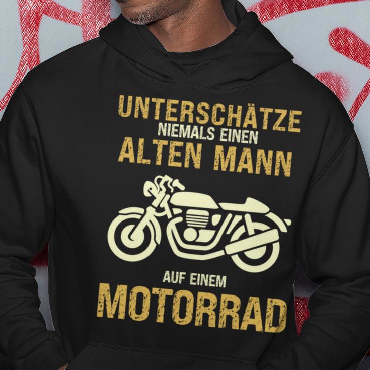 Unterschätze Niemals Alten Mann Motorrad Opa Papa Geschenk Kapuzenpullover Lustige Geschenke