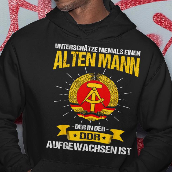 Unterschätze Niemals Ein Alten Mann Ddr East Dutschland Hoodie Lustige Geschenke