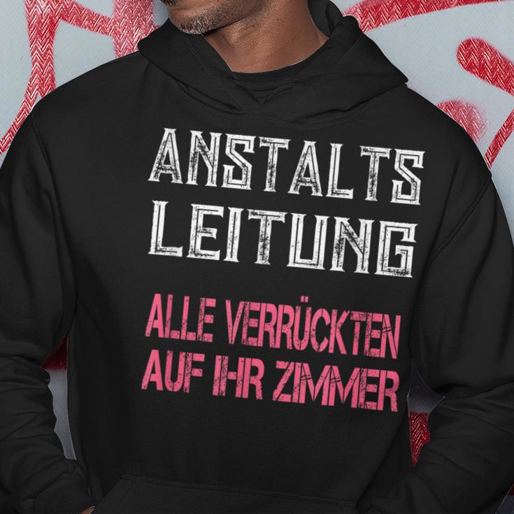 Verrückte Klapsmühle Anstaltsleitung Black Hoodie Lustige Geschenke