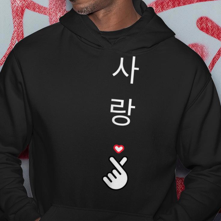 The Word Liebe Mit Korean Script Finger Heart Gesture S Hoodie Lustige Geschenke